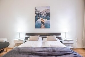 2 bedrooms, iron/ironing board, WiFi, bed sheets