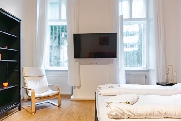 2 bedrooms, iron/ironing board, WiFi, bed sheets