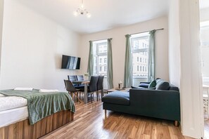 Interior - Bright Apartment 15 Min. from Heart of Vienna (Vienna)