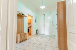 Interior - Bright Apartment 15 Min. from Heart of Vienna (Vienna)