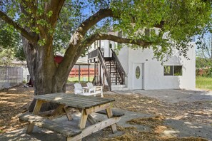 Terrace/patio - Cozy Studio in Soothing Citrus Heights with WiFi, AC (Citrus Heights)