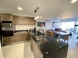 Fridge, oven, stovetop, dishwasher - Bonito Departamento a una Cuadra del mar y la Marina de la Cruz de Huanacaxtle (Cruz de Huanacaxtle)