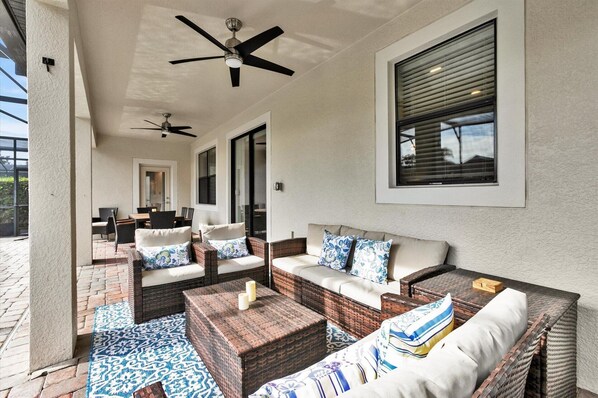 Hus - flere senge - adgang til pool (MVD1522) | Udendørs spisemuligheder