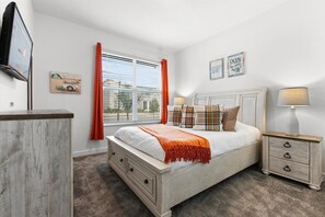 House, Multiple Beds, Pool Access, Pool View (KBS1113) | 5 bedrooms, individually decorated, individually furnished, bed sheets - 1113 Kingsbarn st (Davenport)