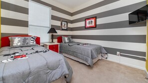 House, Multiple Beds, Pool Access, Pool View (FP8150) | 4 bedrooms, individually decorated, individually furnished, bed sheets - 8150 fan Palm way (Kissimmee)