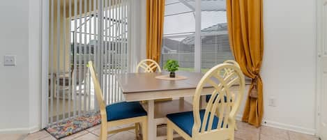 Ferienhaus, Mehrere Betten, Poolzugang, Poolblick (FP8150) | Speisen