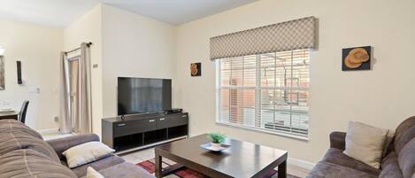 House, Multiple Beds, Pool Access, Pool View (BIS8941) | Living area