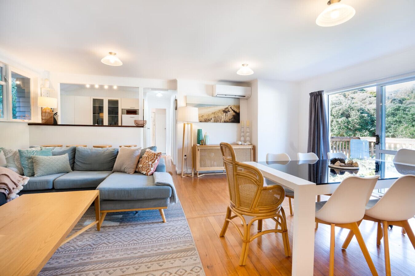 Televisión y chimenea 