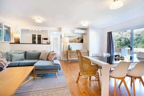 Unclassified image, 3 of 26, button