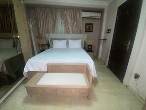 2 quartos, ferros/tábuas de passar roupa, Wi-Fi, roupa de cama