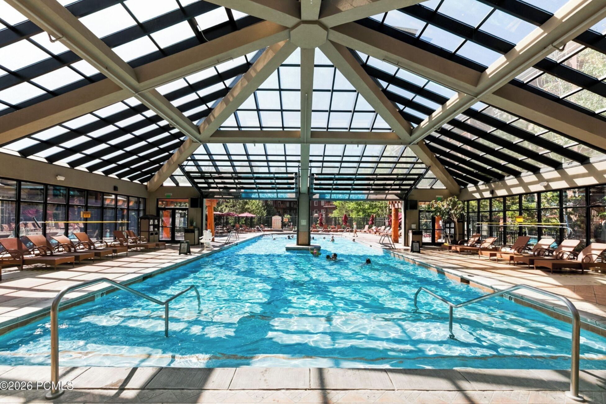 室内游泳池，恒温泳池