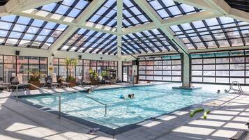 Indendørs pool, opvarmet pool