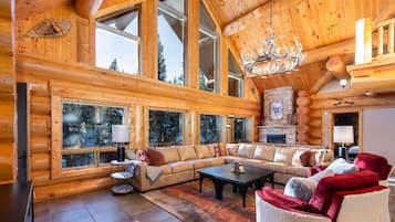 Smart TV, fireplace, ping pong