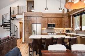 Fridge, microwave, oven, stovetop - Lakeview Lodge: 2BR+ Loft, Private Hot Tub, VIEWS, 8 minutes to Downtown Breck (Blue River)