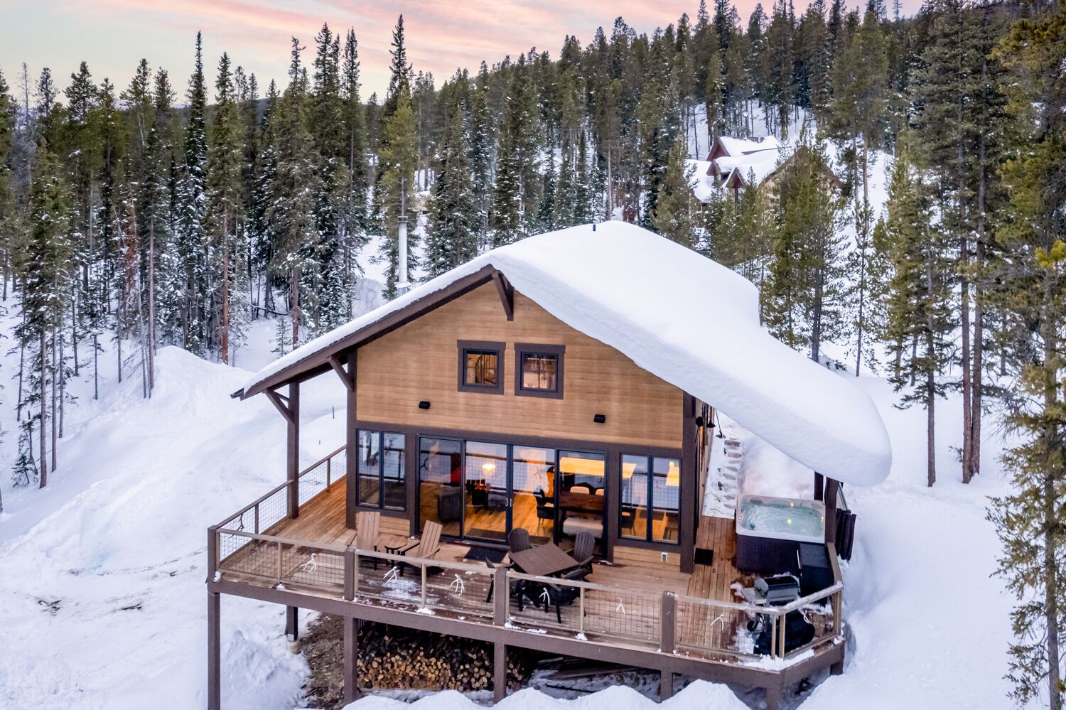 Lakeview Lodge: 2BR+Enclosed Loft, Hot Tub on Wraparound Deck, VIEWS, 8 minutes to Downtown Breck