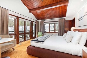 6 bedrooms, iron/ironing board, free WiFi, bed sheets