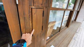 Check-in/check-out kiosk