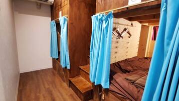 Basic Shared Dormitory, 4 Bedrooms (1) | Capsule
