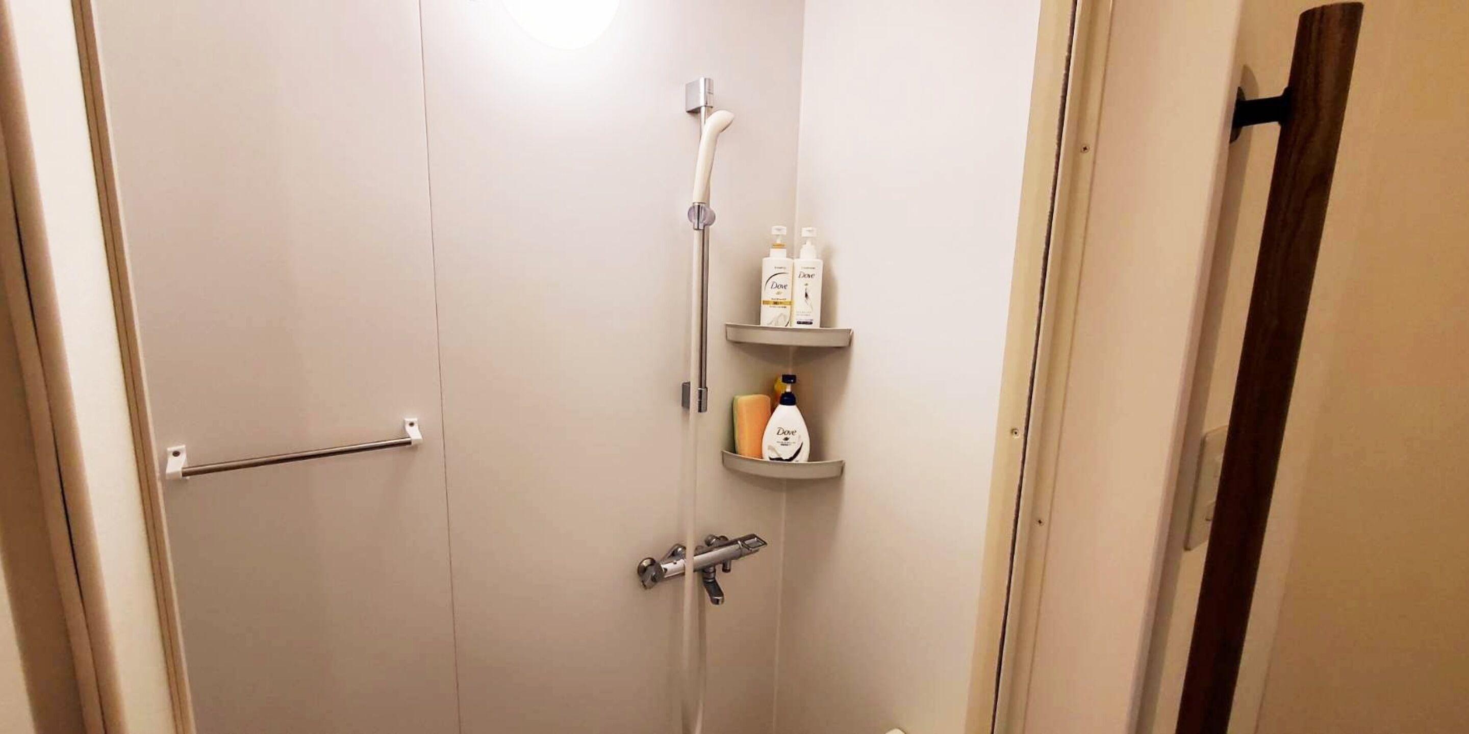 Basic Shared Dormitory | Bathroom shower