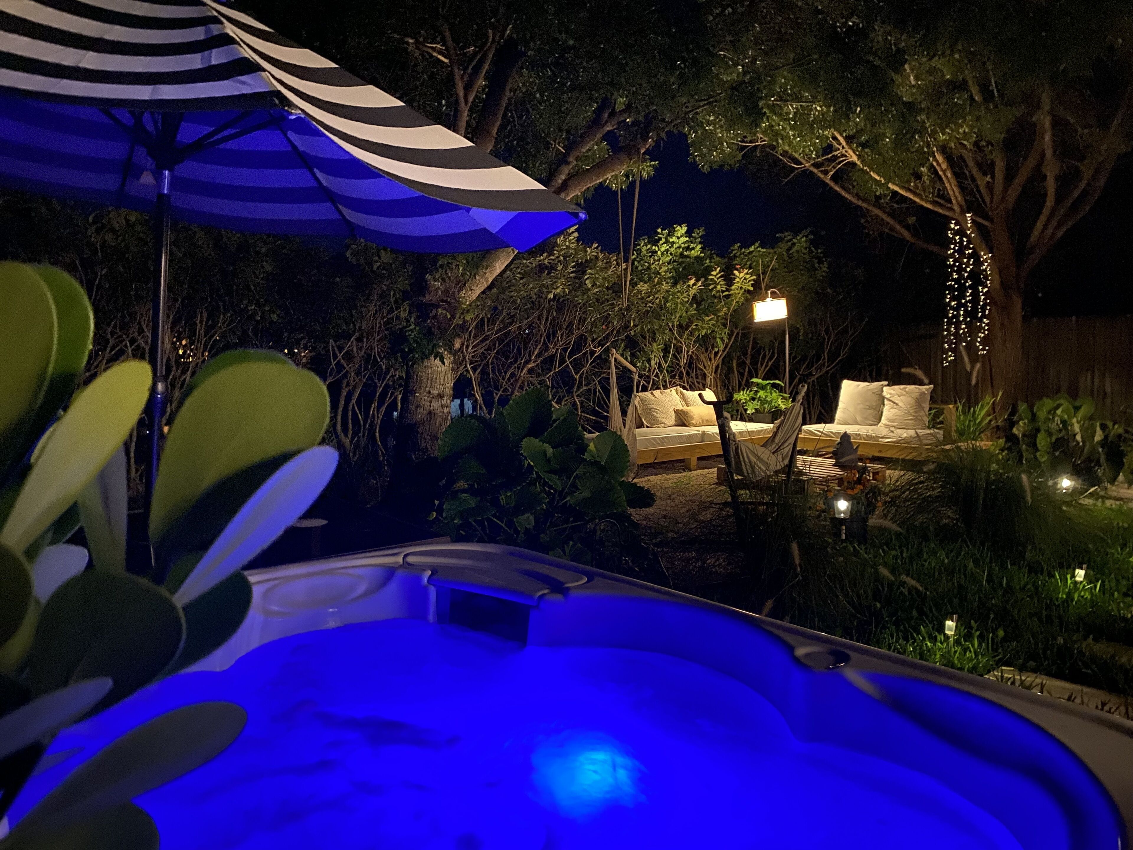 Outdoor spa tub