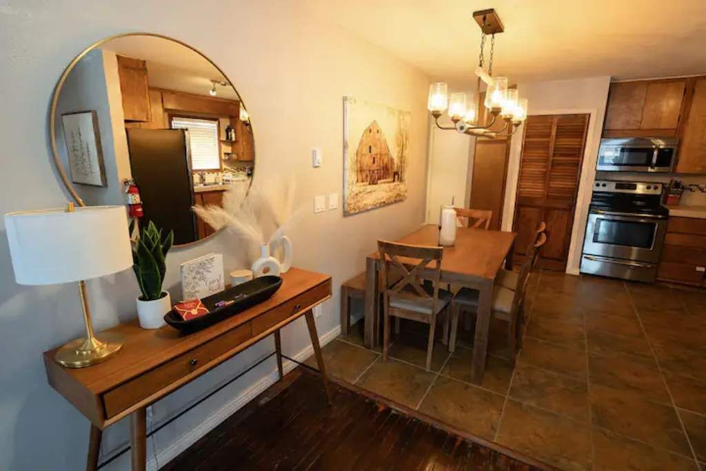 1,212 sq ft Home: Hot Tub, Views, Walk to Downtown