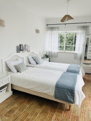 3 chambres, lit de bébé portatif, accès au Wi-Fi (inclus)