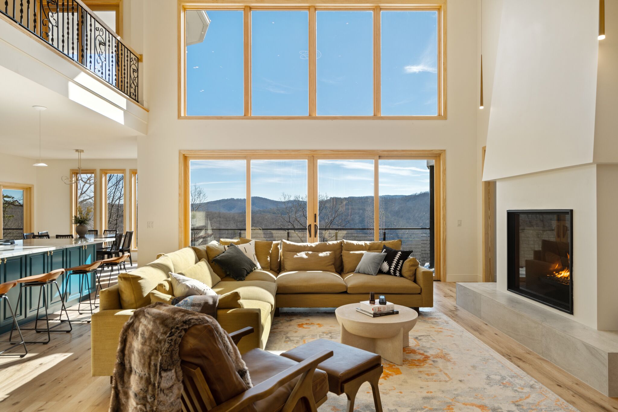 Indulge & Unwind: Cinema, Sauna, Hot Tub with a View!