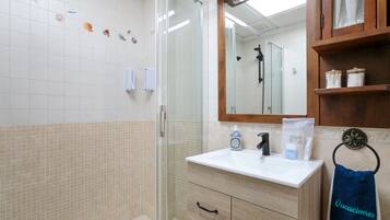 Bruser, hårtørrer, håndklæder