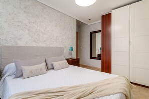 2 chambres, fer et planche à repasser, Wi-Fi gratuit, draps fournis