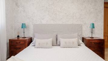 2 slaapkamers, een strijkplank/strijkijzer, gratis wifi, beddengoed