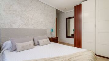 2 bedrooms, iron/ironing board, free WiFi, bed sheets