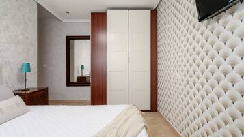 2 bedrooms, iron/ironing board, free WiFi, bed sheets