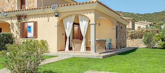Villa 'Carmen' with Private Terrace, Wi-Fi and Air Conditioning