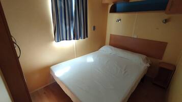 2 bedrooms, WiFi (free), bed sheets