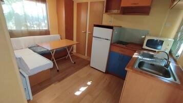 2 bedrooms, WiFi (free), bed sheets