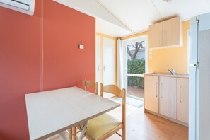Dining - Holiday Home 'BW 2018 V' with Mountain View, Wi-Fi and Air Conditioning (Bárig)