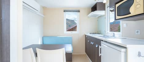 Fridge, microwave, stovetop, cookware/dishes/utensils