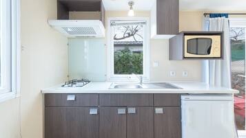 Fridge, microwave, stovetop, cookware/dishes/utensils