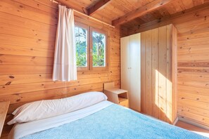 2 bedrooms, free WiFi, bed sheets - Holiday Home 'Cabaña Madera A' with Mountain View, Wi-Fi and Air Conditioning (Bárig)