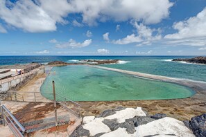 Beach nearby - Vacation Apartment 'Apartamento Luna' with Sea View, Private Terrace and Wi-Fi (Tacoronte)
