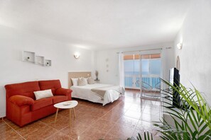 1 bedroom, iron/ironing board, free WiFi, bed sheets - Vacation Apartment 'Apartamento Luna' with Sea View, Private Terrace and Wi-Fi (Tacoronte)