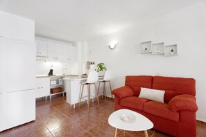 TV - Vacation Apartment 'Apartamento Luna' with Sea View, Private Terrace and Wi-Fi (Tacoronte)