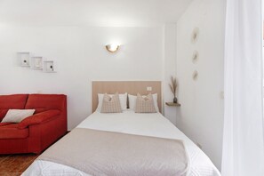 1 chambre, fer et planche à repasser, Wi-Fi gratuit, draps fournis