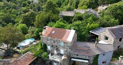 Ferienhaus 'La Jeannette' mit Bergblick, privatem Pool und WLAN
