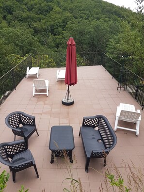 Property grounds - Holiday Home 'La Jeannette' with Mountain View, Private Pool and Wi-Fi (Sablières)