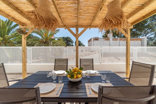 Apartment 'Paraíso De Son Moll' with Private Terrace, Wi-Fi and Air Conditioning