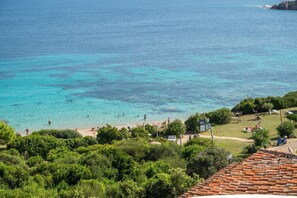 On the beach - Holiday Home 'Casetta Di Linda' with Private Terrace, Wi-Fi and Air Conditioning (Santa Teresa di Gallura)