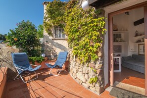 Terrace/patio - Holiday Home 'Casetta Di Linda' with Private Terrace, Wi-Fi and Air Conditioning (Santa Teresa di Gallura)