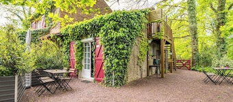 Cottage 'Les Gîtes Du Robelier - L'étang' with Private Terrace, Shared Garden and Wi-Fi