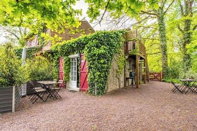 Cottage 'Les Gîtes Du Robelier - L'étang' with Private Terrace, Shared Garden and Wi-Fi